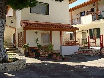 Nicoletta Oda ve Kahvaltı
